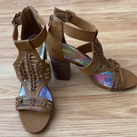 Madden NYC high heeled summer sandal. Size 7.5. Worn one time! Good as new - Picture 5 of 5